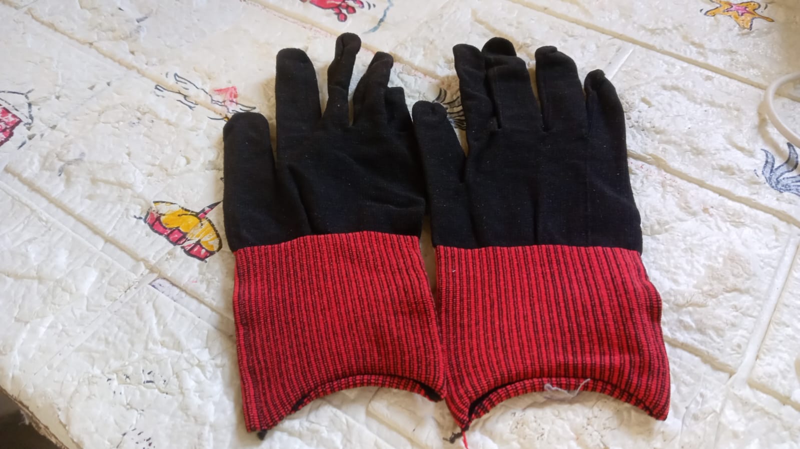8816 Small 1 Pair Cut Resistant Gloves Anti Cut Gloves Heat Resistant Kint Safety Work Gloves High Performance Protection. 8816 Small 1 Pair Cut Resistant Gloves Anti Cut Gloves Heat Resistant Kint Safety Work Gloves High Performance Protection.